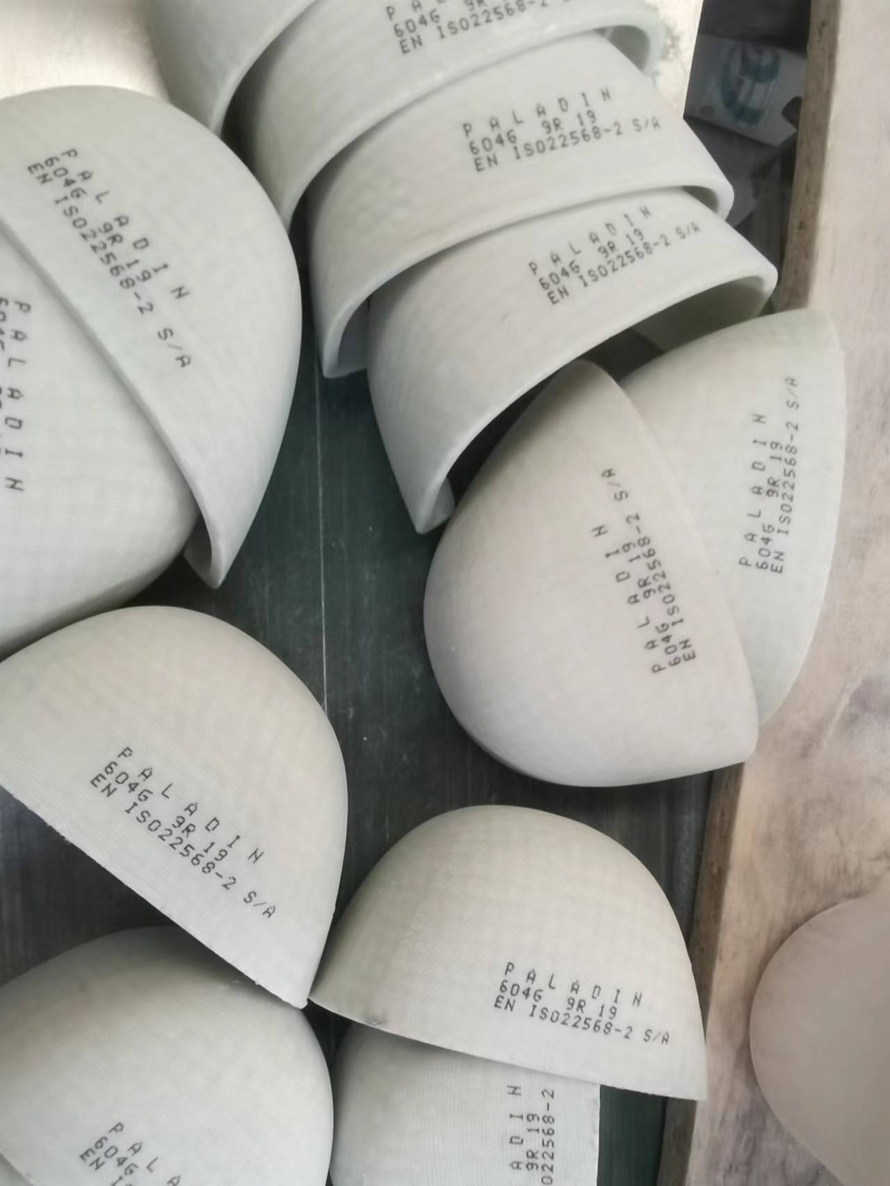 Modèle revêtu de PU 522 Capulet d'orteil en fibre de verre | 200J Résistance à l'impact pour les bottes de sécurité industrielle